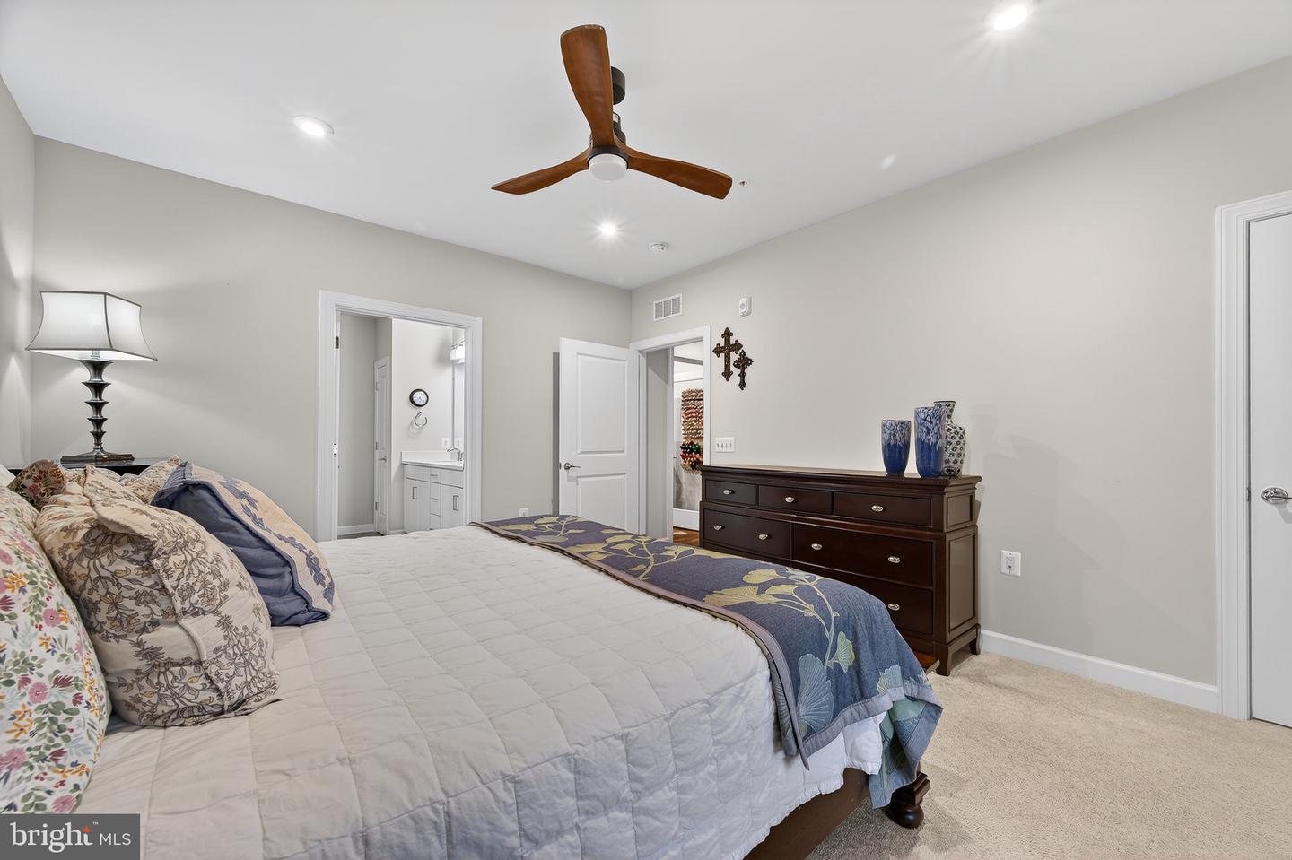 21630 HAWKSBILL HIGH CIR #204, STERLING, Virginia 20164, 2 Bedrooms Bedrooms, ,2 BathroomsBathrooms,Residential,For sale,21630 HAWKSBILL HIGH CIR #204,VALO2101016 MLS # VALO2101016