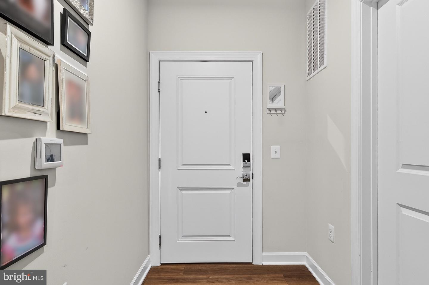 21630 HAWKSBILL HIGH CIR #204, STERLING, Virginia 20164, 2 Bedrooms Bedrooms, ,2 BathroomsBathrooms,Residential,For sale,21630 HAWKSBILL HIGH CIR #204,VALO2101016 MLS # VALO2101016