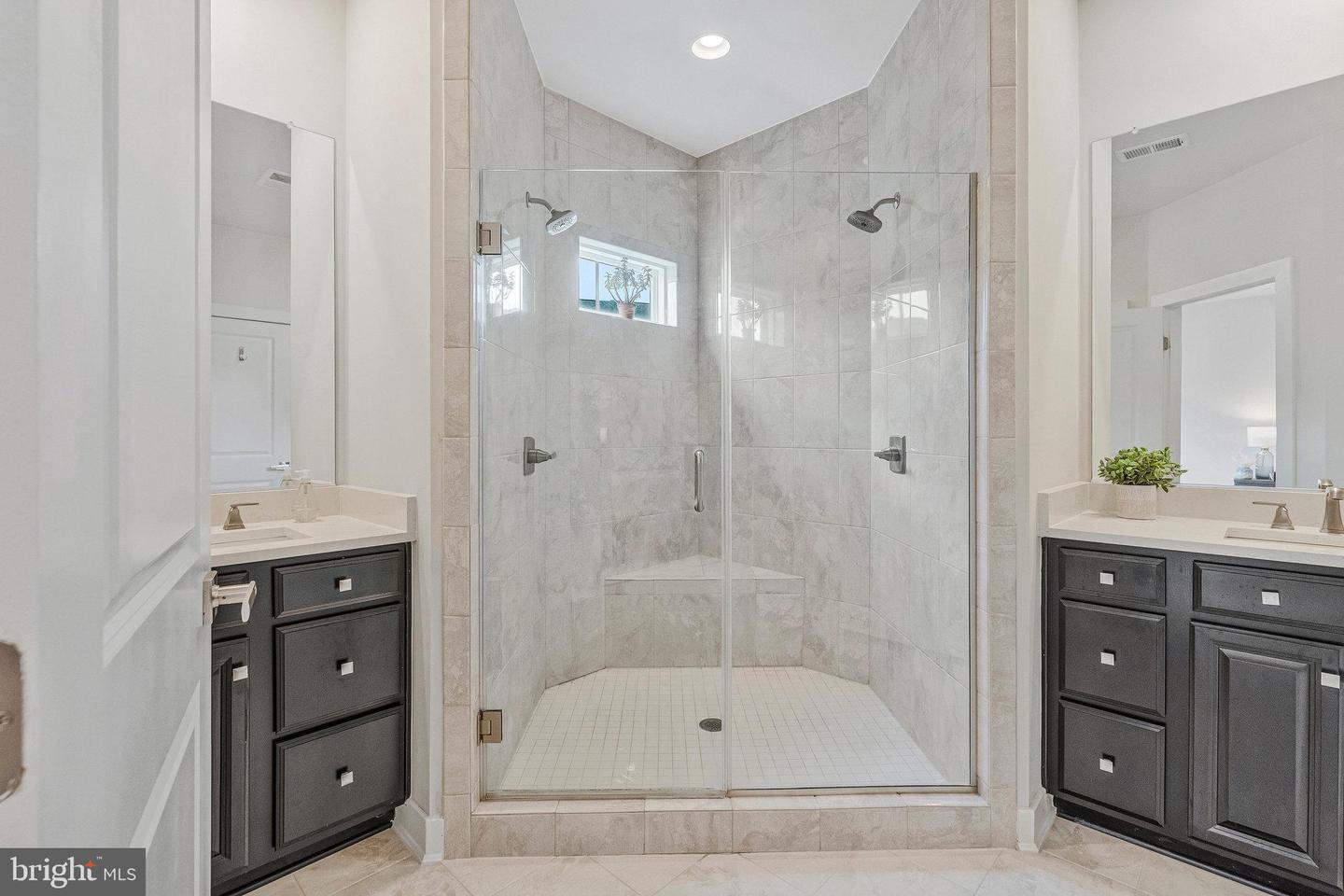 13240 LAKE WOODLAND WAY #5F, HERNDON, Virginia 20171, 3 Bedrooms Bedrooms, ,2 BathroomsBathrooms,Residential,For sale,13240 LAKE WOODLAND WAY #5F,VAFX2243776 MLS # VAFX2243776