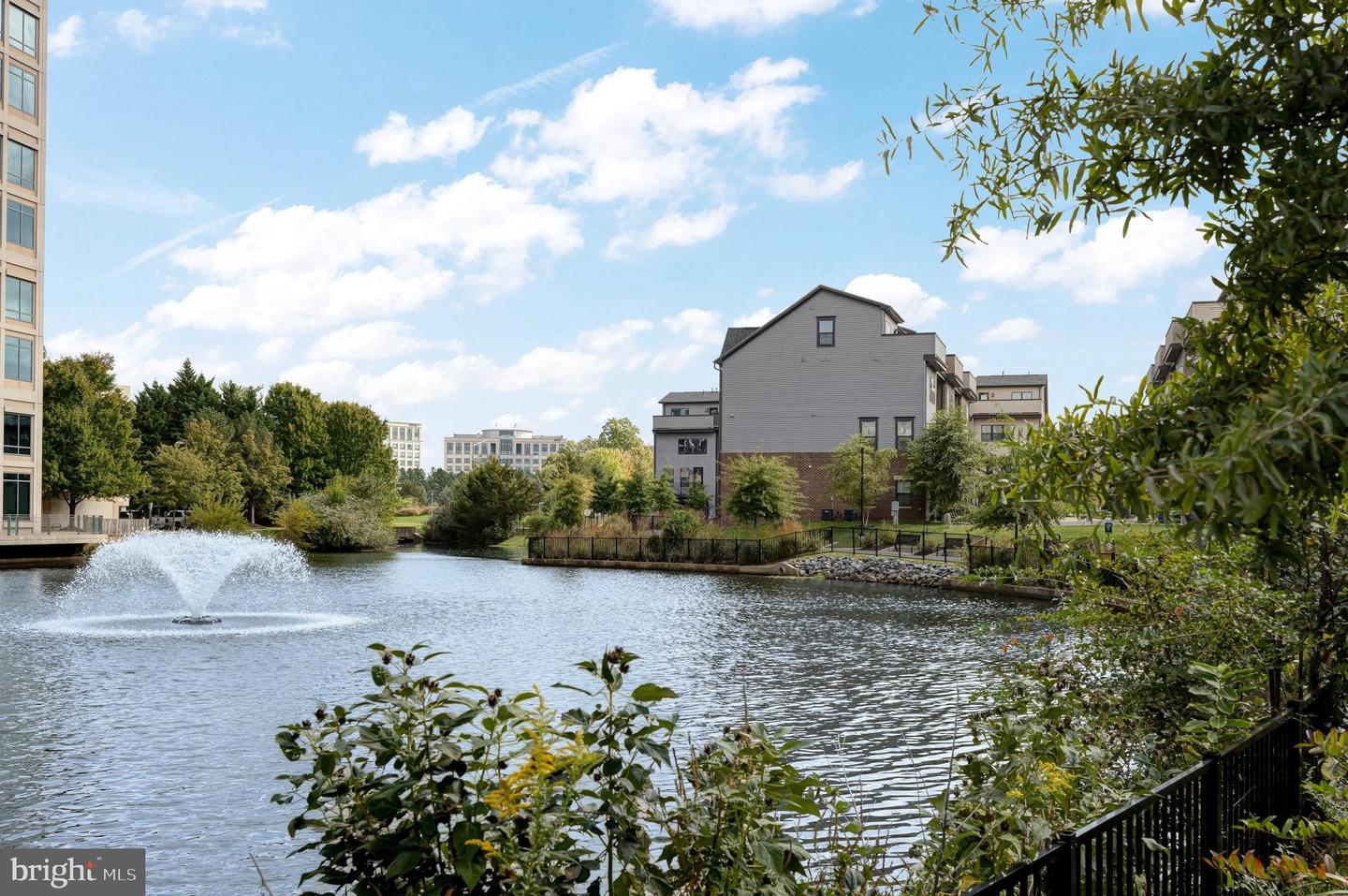 13240 LAKE WOODLAND WAY #5F, HERNDON, Virginia 20171, 3 Bedrooms Bedrooms, ,2 BathroomsBathrooms,Residential,For sale,13240 LAKE WOODLAND WAY #5F,VAFX2243776 MLS # VAFX2243776