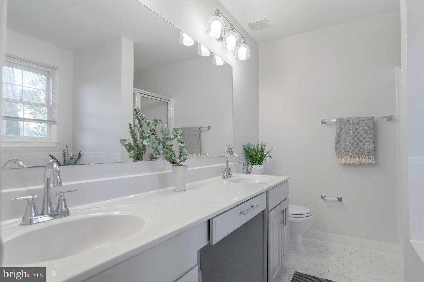 3916 OAK ST, FAIRFAX, Virginia 22030, 3 Bedrooms Bedrooms, ,2 BathroomsBathrooms,Residential,For sale,3916 OAK ST,VAFC2007050 MLS # VAFC2007050 3916 OAK ST, FAIRFAX, Virginia 22030, 3 Bedrooms Bedrooms, ,2 BathroomsBathrooms,Residential,For sale,3916 OAK ST,VAFC2007050 MLS # VAFC2007050