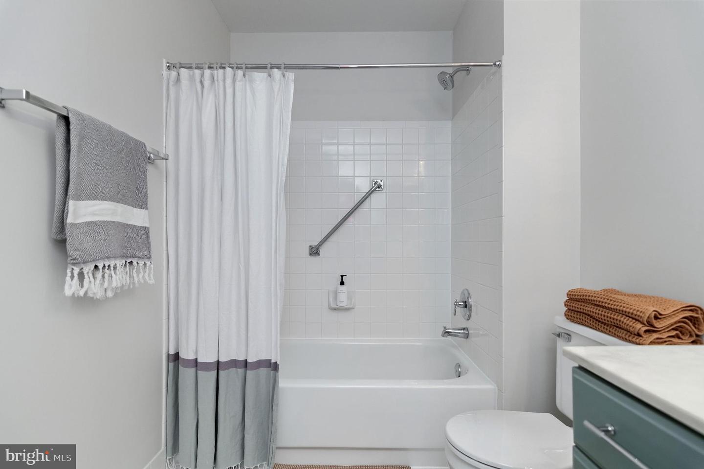 3916 OAK ST, FAIRFAX, Virginia 22030, 3 Bedrooms Bedrooms, ,2 BathroomsBathrooms,Residential,For sale,3916 OAK ST,VAFC2007050 MLS # VAFC2007050 3916 OAK ST, FAIRFAX, Virginia 22030, 3 Bedrooms Bedrooms, ,2 BathroomsBathrooms,Residential,For sale,3916 OAK ST,VAFC2007050 MLS # VAFC2007050