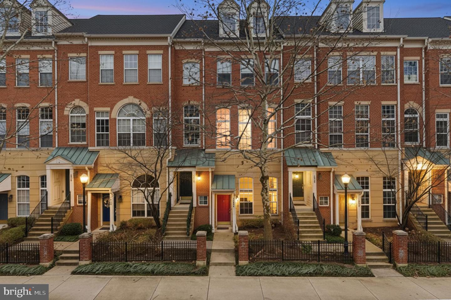 1934 CRESCENT PARK DR #28-A, RESTON, Virginia 20190, 2 Bedrooms Bedrooms, ,2 BathroomsBathrooms,Residential,For sale,1934 CRESCENT PARK DR #28-A,VAFX2276332 MLS # VAFX2276332