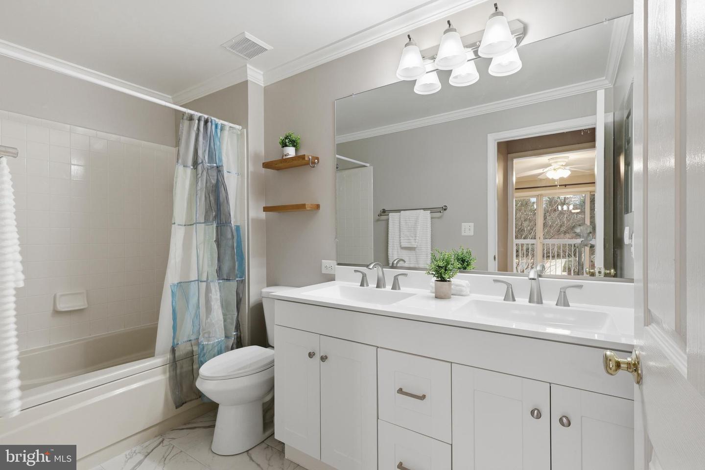 1934 CRESCENT PARK DR #28-A, RESTON, Virginia 20190, 2 Bedrooms Bedrooms, ,2 BathroomsBathrooms,Residential,For sale,1934 CRESCENT PARK DR #28-A,VAFX2276332 MLS # VAFX2276332