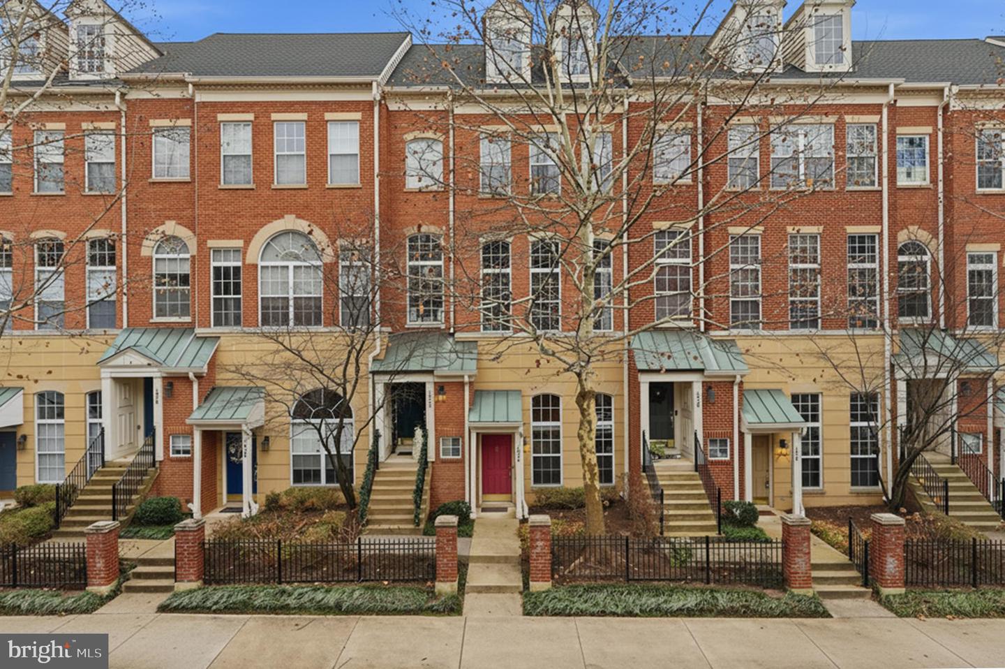 1934 CRESCENT PARK DR #28-A, RESTON, Virginia 20190, 2 Bedrooms Bedrooms, ,2 BathroomsBathrooms,Residential,For sale,1934 CRESCENT PARK DR #28-A,VAFX2276332 MLS # VAFX2276332