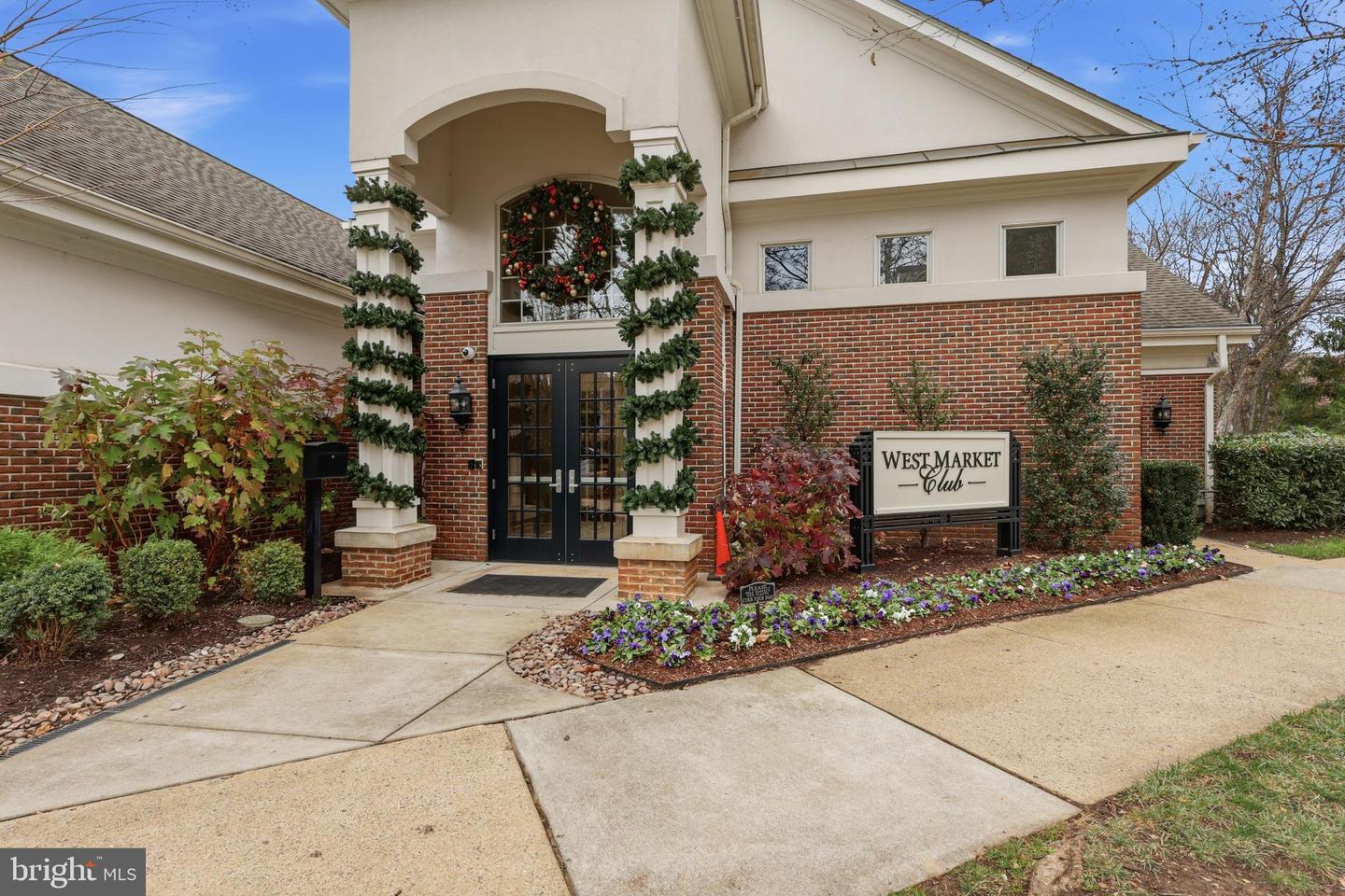 1934 CRESCENT PARK DR #28-A, RESTON, Virginia 20190, 2 Bedrooms Bedrooms, ,2 BathroomsBathrooms,Residential,For sale,1934 CRESCENT PARK DR #28-A,VAFX2276332 MLS # VAFX2276332