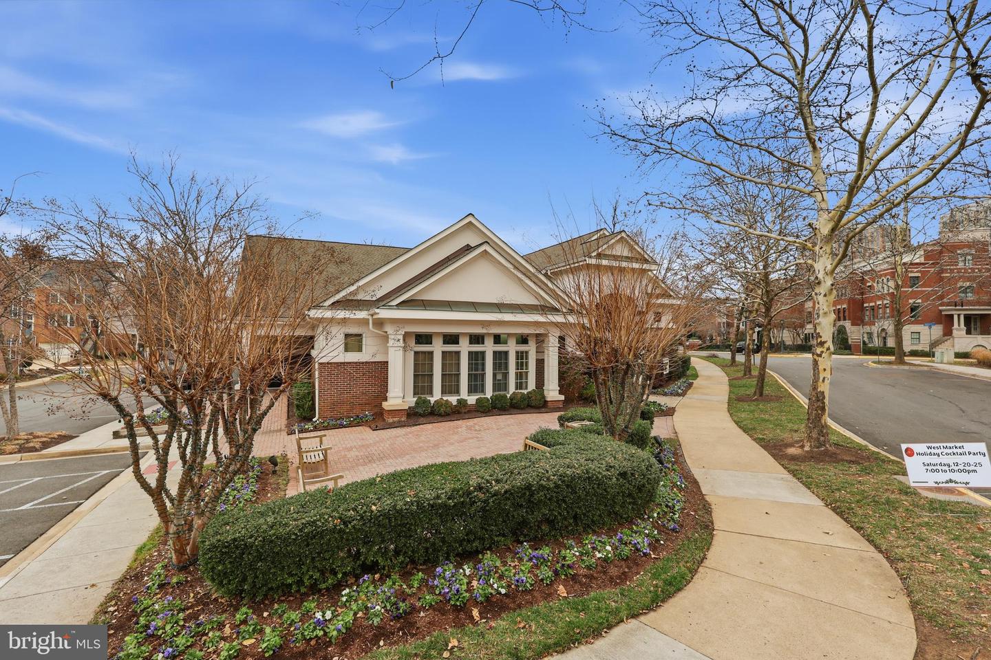 1934 CRESCENT PARK DR #28-A, RESTON, Virginia 20190, 2 Bedrooms Bedrooms, ,2 BathroomsBathrooms,Residential,For sale,1934 CRESCENT PARK DR #28-A,VAFX2276332 MLS # VAFX2276332