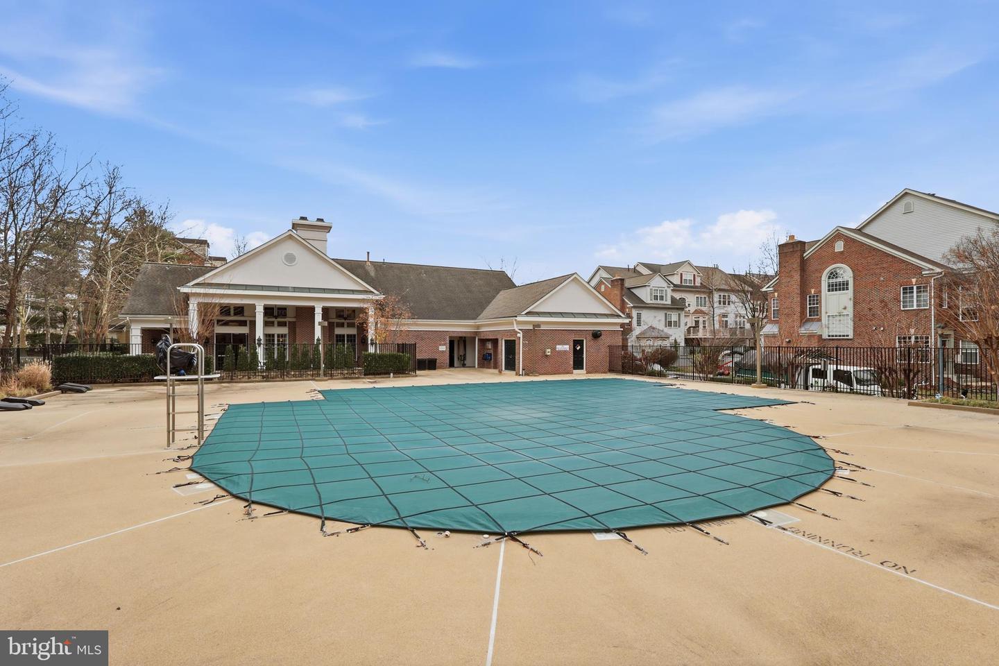 1934 CRESCENT PARK DR #28-A, RESTON, Virginia 20190, 2 Bedrooms Bedrooms, ,2 BathroomsBathrooms,Residential,For sale,1934 CRESCENT PARK DR #28-A,VAFX2276332 MLS # VAFX2276332