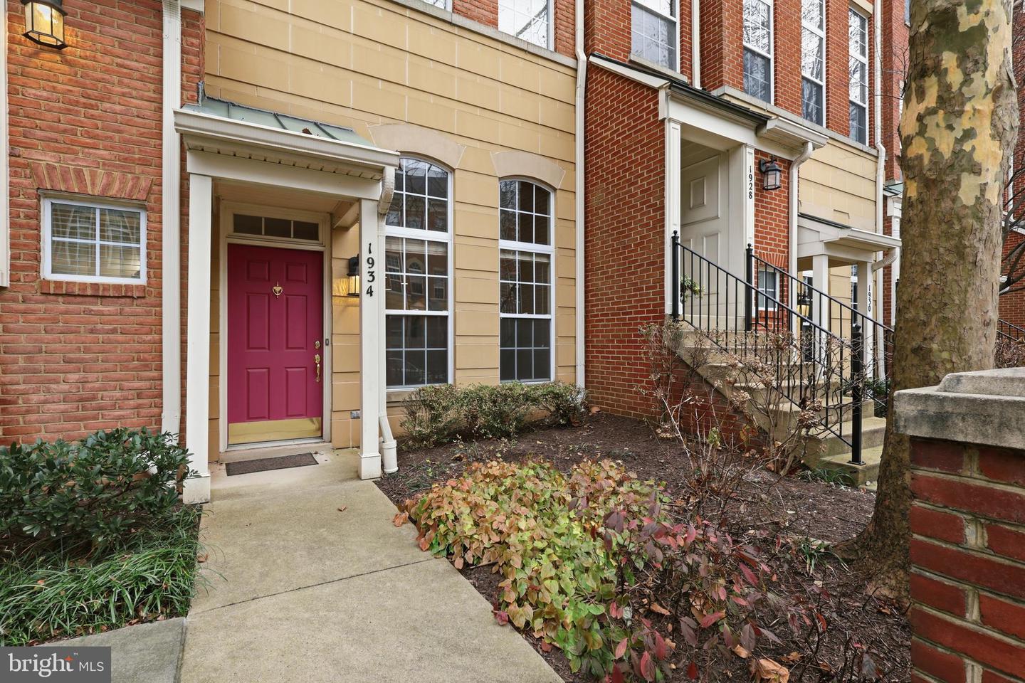 1934 CRESCENT PARK DR #28-A, RESTON, Virginia 20190, 2 Bedrooms Bedrooms, ,2 BathroomsBathrooms,Residential,For sale,1934 CRESCENT PARK DR #28-A,VAFX2276332 MLS # VAFX2276332