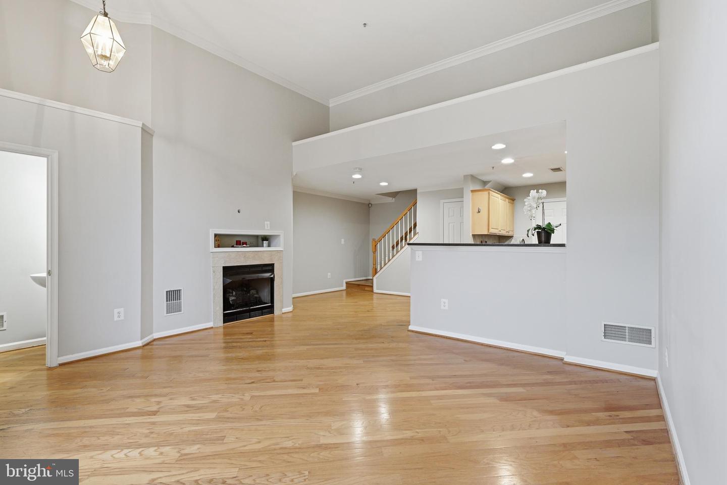 1934 CRESCENT PARK DR #28-A, RESTON, Virginia 20190, 2 Bedrooms Bedrooms, ,2 BathroomsBathrooms,Residential,For sale,1934 CRESCENT PARK DR #28-A,VAFX2276332 MLS # VAFX2276332