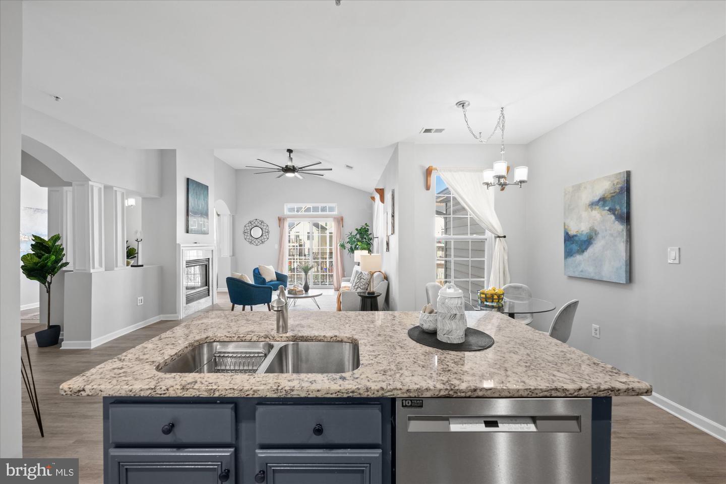 291 CAMERON STATION BLVD #102, ALEXANDRIA, Virginia 22304, 3 Bedrooms Bedrooms, ,2 BathroomsBathrooms,Residential,For sale,291 CAMERON STATION BLVD #102,VAAX2050558 MLS # VAAX2050558