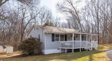 304 GARDEN RD, BERRYVILLE, Virginia 22611, 2 Bedrooms Bedrooms, ,1 BathroomBathrooms,Residential,For sale,304 GARDEN RD,VACL2006174 MLS # VACL2006174