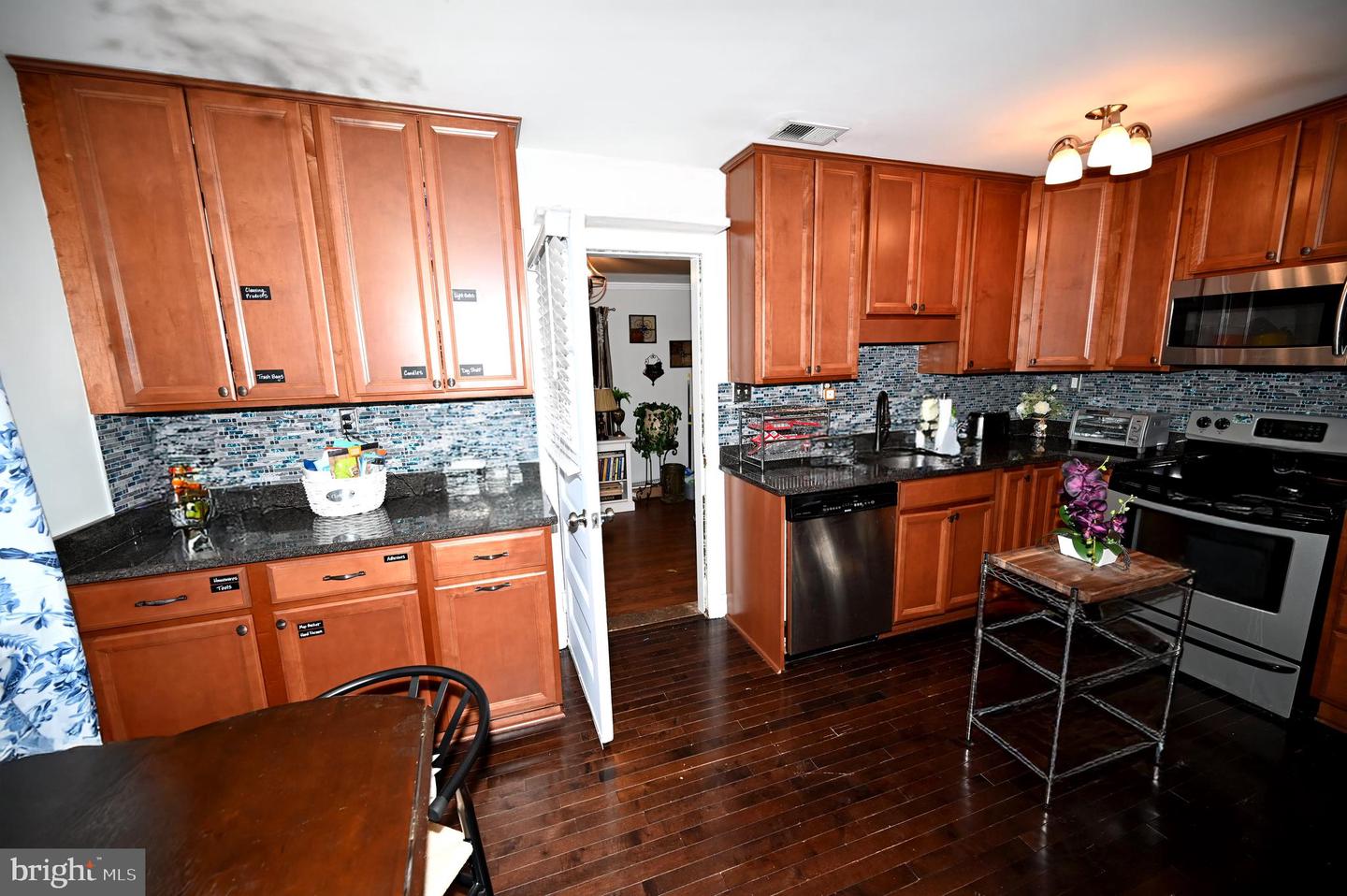 10833 WARWICK AVE, FAIRFAX, Virginia 22030, 3 Bedrooms Bedrooms, 12 Rooms Rooms,1 BathroomBathrooms,Residential,For sale,10833 WARWICK AVE,VAFC2007258 MLS # VAFC2007258