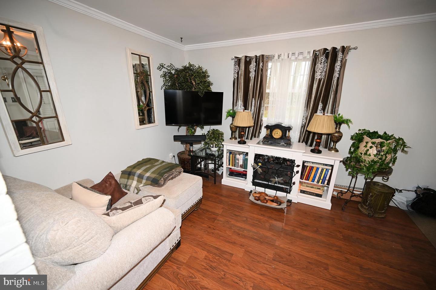 10833 WARWICK AVE, FAIRFAX, Virginia 22030, 3 Bedrooms Bedrooms, 12 Rooms Rooms,1 BathroomBathrooms,Residential,For sale,10833 WARWICK AVE,VAFC2007258 MLS # VAFC2007258