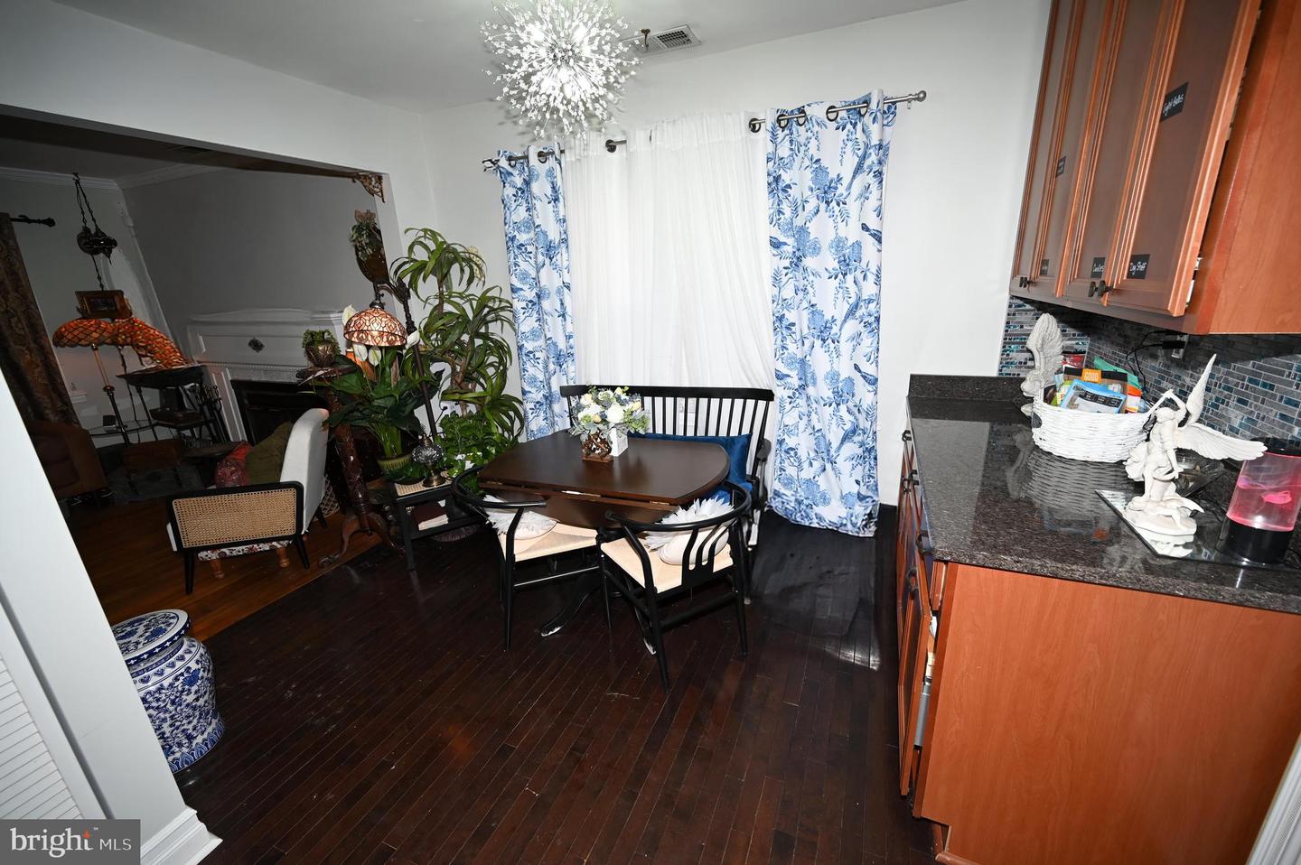 10833 WARWICK AVE, FAIRFAX, Virginia 22030, 3 Bedrooms Bedrooms, 12 Rooms Rooms,1 BathroomBathrooms,Residential,For sale,10833 WARWICK AVE,VAFC2007258 MLS # VAFC2007258