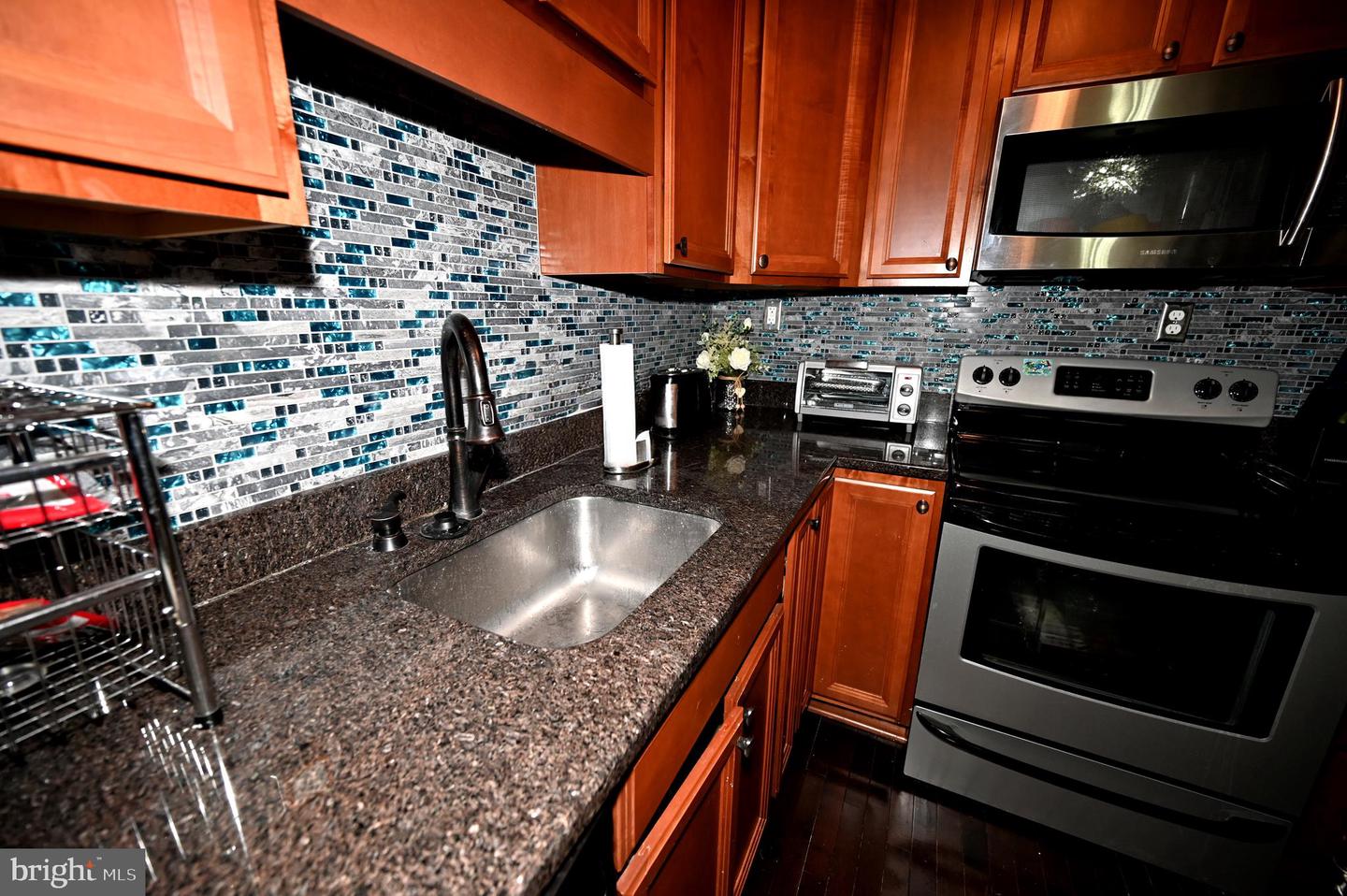 10833 WARWICK AVE, FAIRFAX, Virginia 22030, 3 Bedrooms Bedrooms, 12 Rooms Rooms,1 BathroomBathrooms,Residential,For sale,10833 WARWICK AVE,VAFC2007258 MLS # VAFC2007258