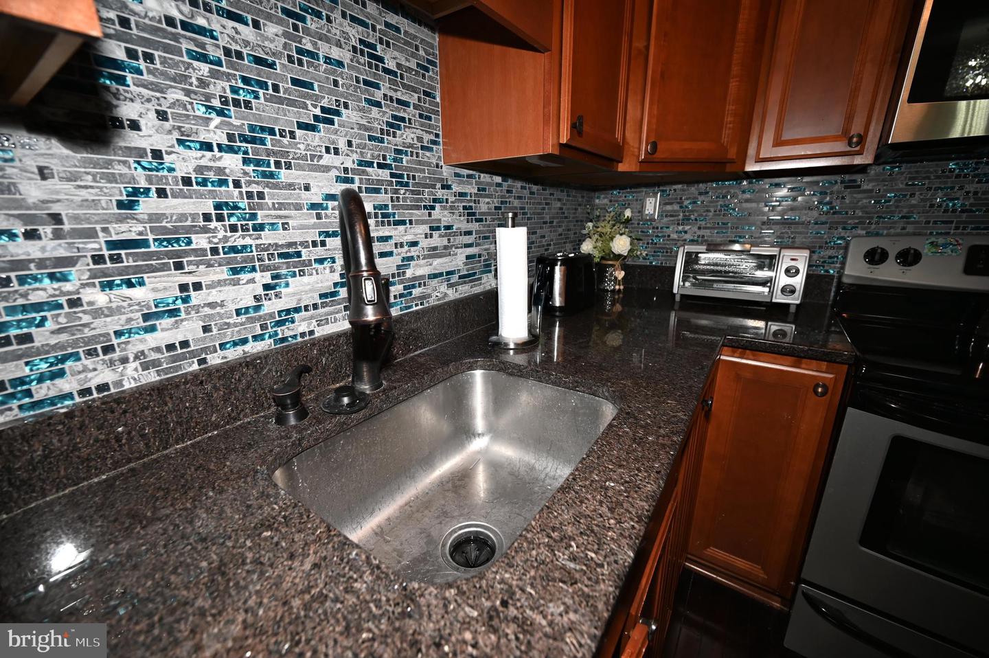 10833 WARWICK AVE, FAIRFAX, Virginia 22030, 3 Bedrooms Bedrooms, 12 Rooms Rooms,1 BathroomBathrooms,Residential,For sale,10833 WARWICK AVE,VAFC2007258 MLS # VAFC2007258