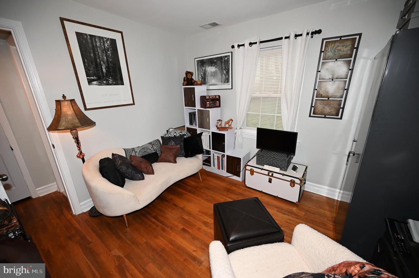 10833 WARWICK AVE, FAIRFAX, Virginia 22030, 3 Bedrooms Bedrooms, 12 Rooms Rooms,1 BathroomBathrooms,Residential,For sale,10833 WARWICK AVE,VAFC2007258 MLS # VAFC2007258