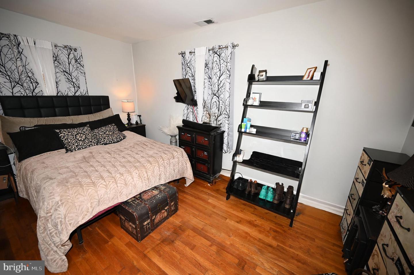 10833 WARWICK AVE, FAIRFAX, Virginia 22030, 3 Bedrooms Bedrooms, 12 Rooms Rooms,1 BathroomBathrooms,Residential,For sale,10833 WARWICK AVE,VAFC2007258 MLS # VAFC2007258