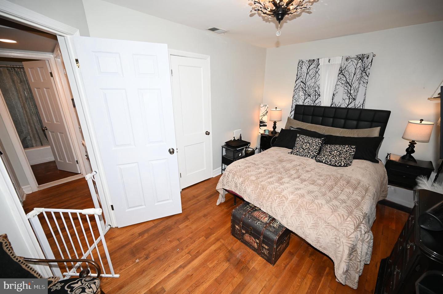 10833 WARWICK AVE, FAIRFAX, Virginia 22030, 3 Bedrooms Bedrooms, 12 Rooms Rooms,1 BathroomBathrooms,Residential,For sale,10833 WARWICK AVE,VAFC2007258 MLS # VAFC2007258