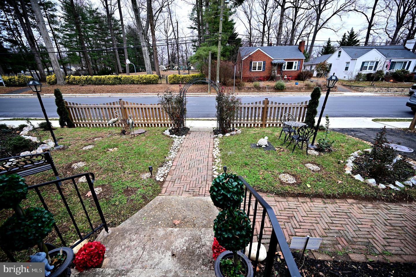 10833 WARWICK AVE, FAIRFAX, Virginia 22030, 3 Bedrooms Bedrooms, 12 Rooms Rooms,1 BathroomBathrooms,Residential,For sale,10833 WARWICK AVE,VAFC2007258 MLS # VAFC2007258