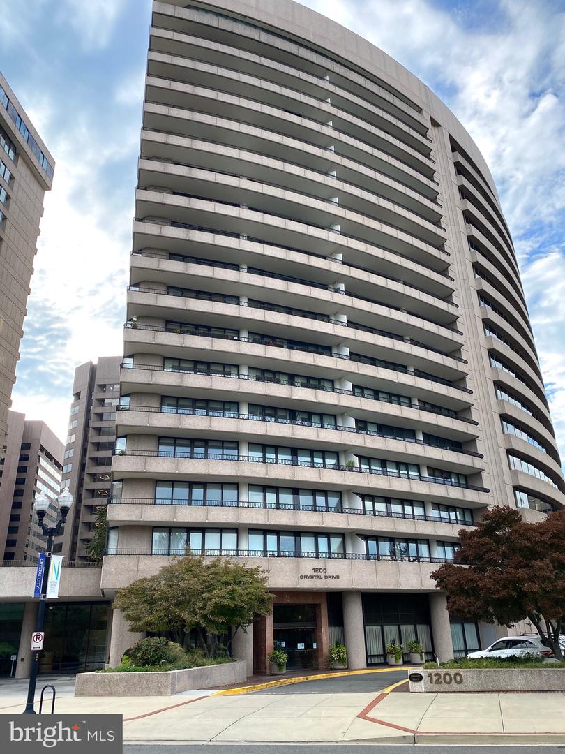 1200 CRYSTAL DR #214, ARLINGTON, Virginia 22202, 2 Bedrooms Bedrooms, ,1 BathroomBathrooms,Residential,For sale,1200 CRYSTAL DR #214,VAAR2066062 MLS # VAAR2066062