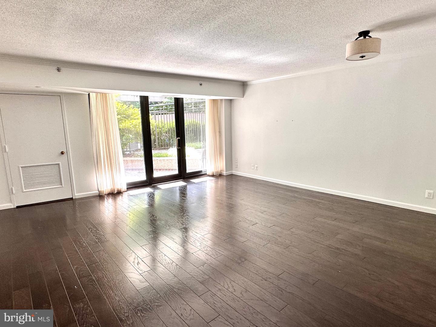 1200 CRYSTAL DR #214, ARLINGTON, Virginia 22202, 2 Bedrooms Bedrooms, ,1 BathroomBathrooms,Residential,For sale,1200 CRYSTAL DR #214,VAAR2066062 MLS # VAAR2066062