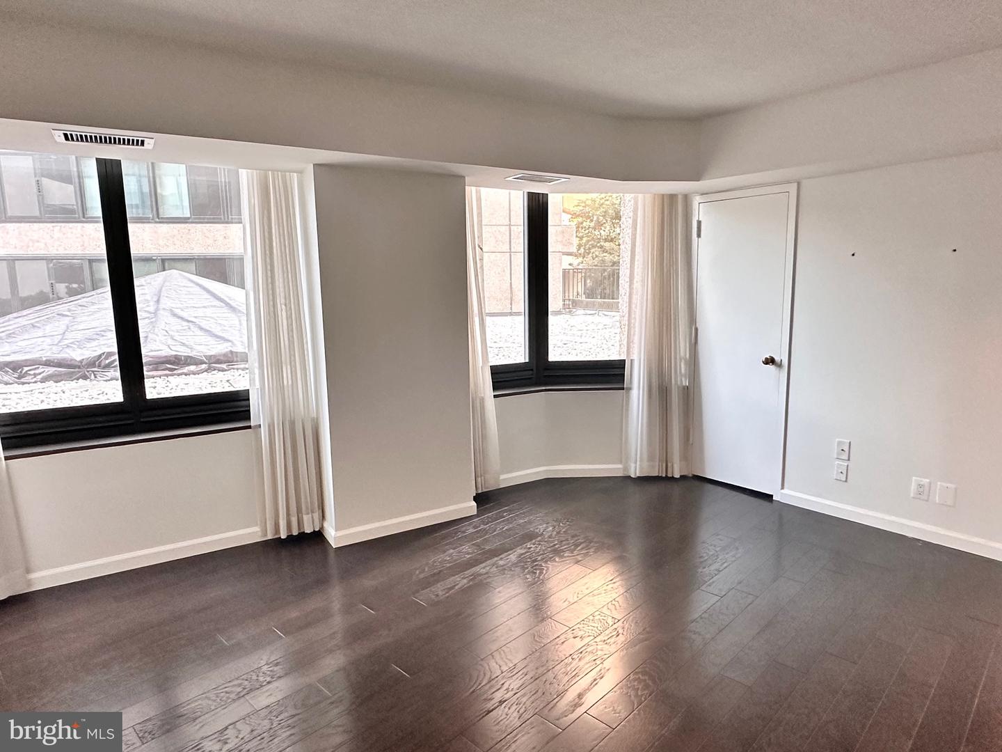 1200 CRYSTAL DR #214, ARLINGTON, Virginia 22202, 2 Bedrooms Bedrooms, ,1 BathroomBathrooms,Residential,For sale,1200 CRYSTAL DR #214,VAAR2066062 MLS # VAAR2066062