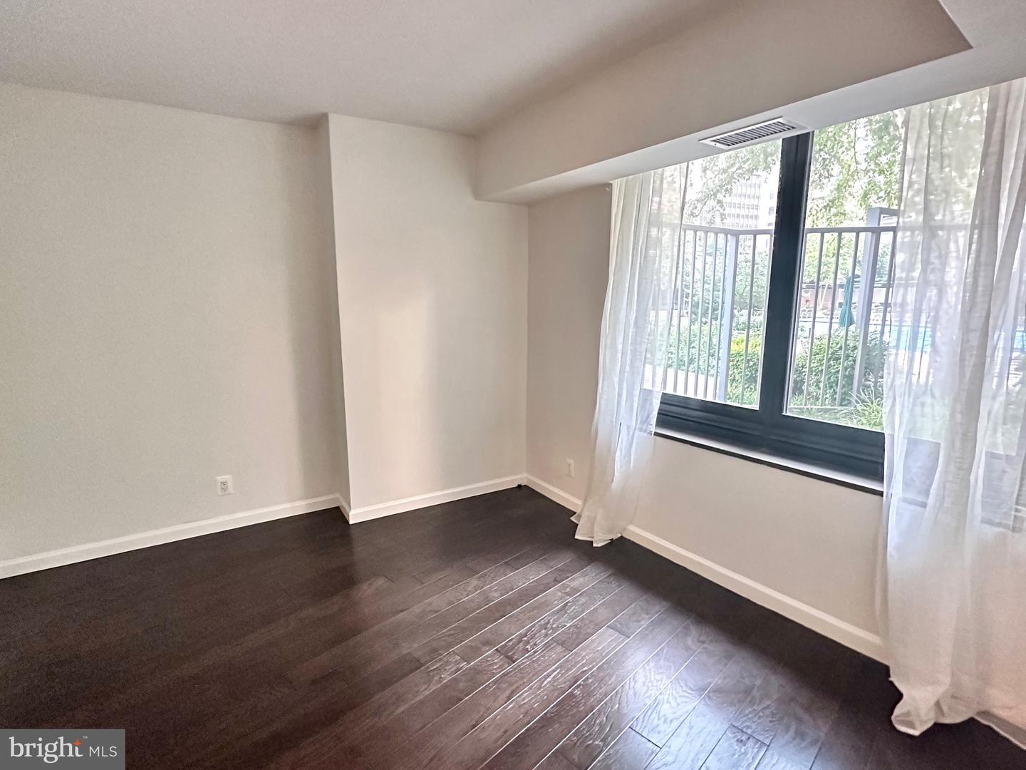 1200 CRYSTAL DR #214, ARLINGTON, Virginia 22202, 2 Bedrooms Bedrooms, ,1 BathroomBathrooms,Residential,For sale,1200 CRYSTAL DR #214,VAAR2066062 MLS # VAAR2066062