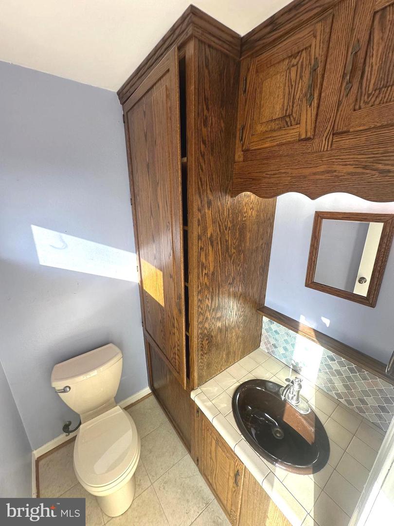 8601 KENILWORTH DR, SPRINGFIELD, Virginia 22151, 3 Bedrooms Bedrooms, 14 Rooms Rooms,2 BathroomsBathrooms,Residential,For sale,8601 KENILWORTH DR,VAFX2280670 MLS # VAFX2280670