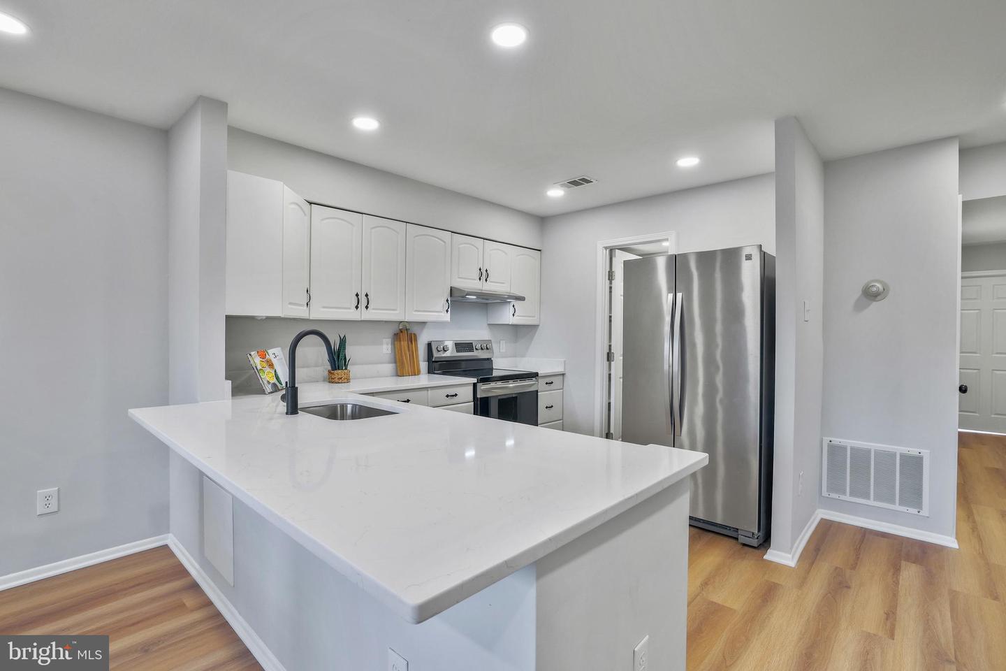 3966 WOODHUE PL, ALEXANDRIA, Virginia 22309, 2 Bedrooms Bedrooms, 5 Rooms Rooms,1 BathroomBathrooms,Residential,For sale,3966 WOODHUE PL,VAFX2280916 MLS # VAFX2280916 3966 WOODHUE PL, ALEXANDRIA, Virginia 22309, 2 Bedrooms Bedrooms, 5 Rooms Rooms,1 BathroomBathrooms,Residential,For sale,3966 WOODHUE PL,VAFX2280916 MLS # VAFX2280916