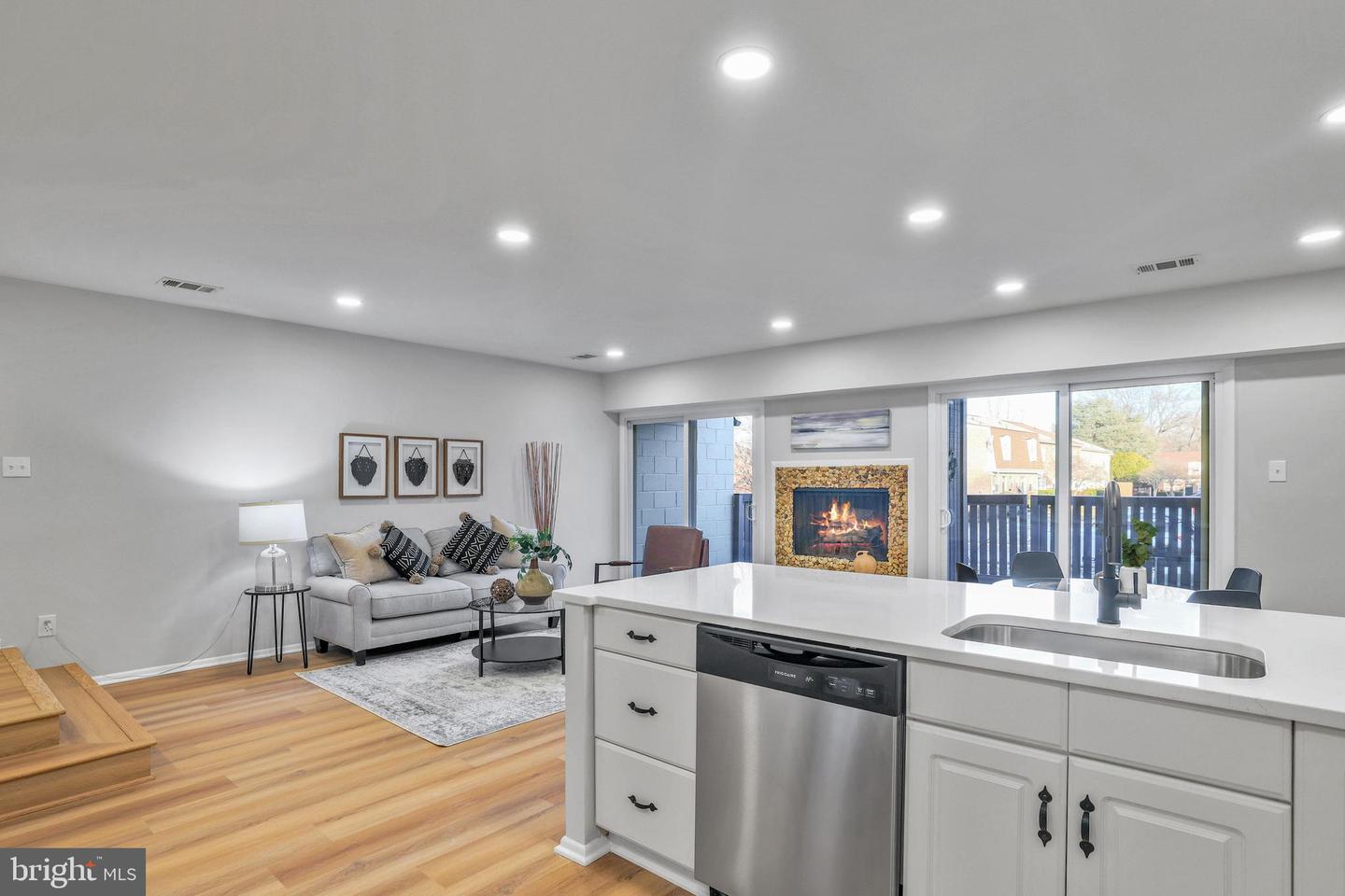 3966 WOODHUE PL, ALEXANDRIA, Virginia 22309, 2 Bedrooms Bedrooms, 5 Rooms Rooms,1 BathroomBathrooms,Residential,For sale,3966 WOODHUE PL,VAFX2280916 MLS # VAFX2280916 3966 WOODHUE PL, ALEXANDRIA, Virginia 22309, 2 Bedrooms Bedrooms, 5 Rooms Rooms,1 BathroomBathrooms,Residential,For sale,3966 WOODHUE PL,VAFX2280916 MLS # VAFX2280916