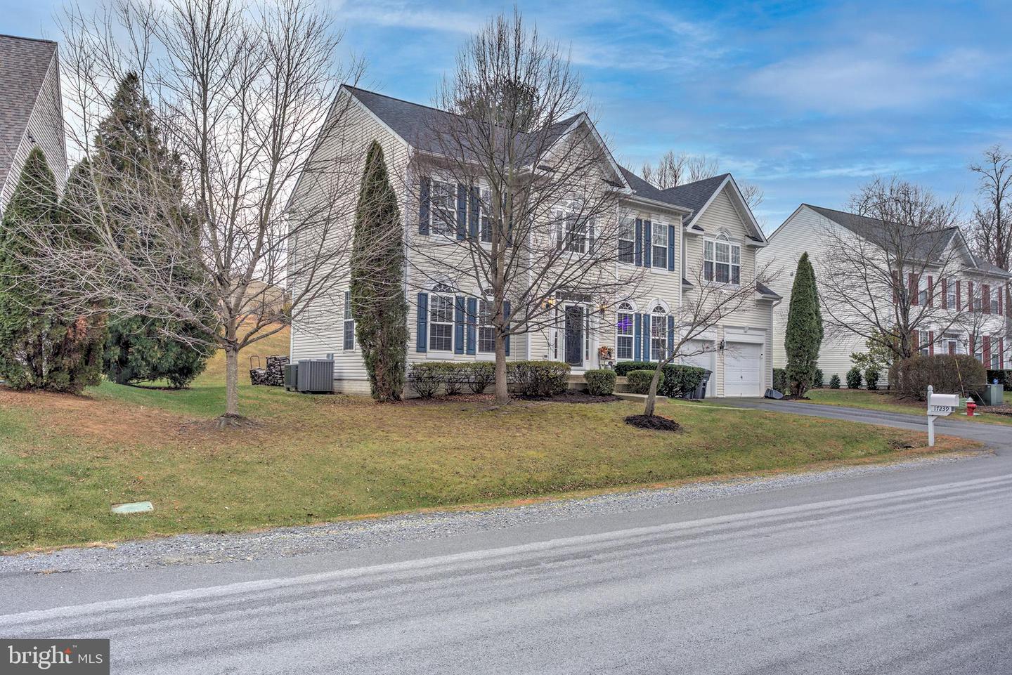 17239 GREENWOOD DR, ROUND HILL, Virginia 20141, 4 Bedrooms Bedrooms, ,2 BathroomsBathrooms,Residential,For sale,17239 GREENWOOD DR,VALO2111886 MLS # VALO2111886