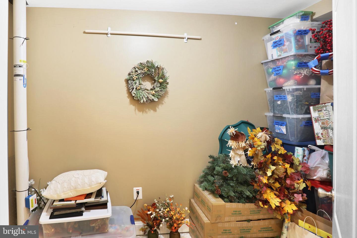 17239 GREENWOOD DR, ROUND HILL, Virginia 20141, 4 Bedrooms Bedrooms, ,2 BathroomsBathrooms,Residential,For sale,17239 GREENWOOD DR,VALO2111886 MLS # VALO2111886