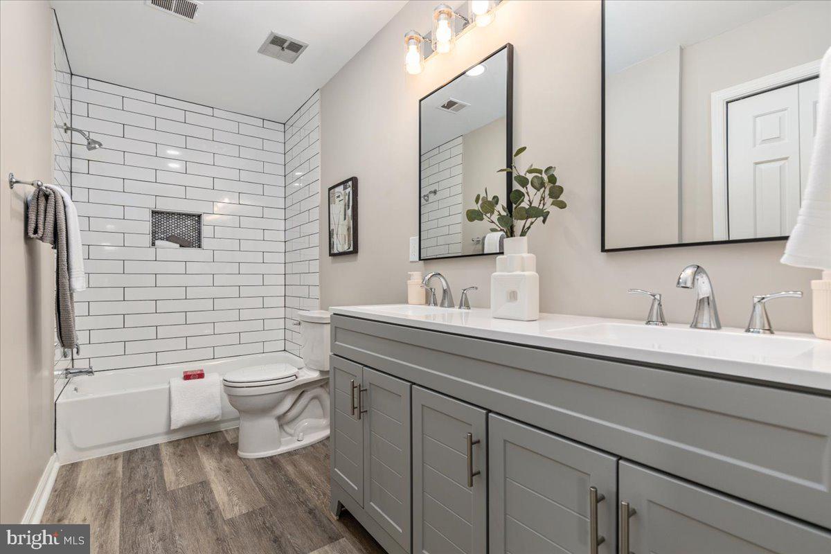 13170 AUTUMN HILL LN, HERNDON, Virginia 20171, 4 Bedrooms Bedrooms, 16 Rooms Rooms,3 BathroomsBathrooms,Residential,For sale,13170 AUTUMN HILL LN,VAFX2281426 MLS # VAFX2281426 13170 AUTUMN HILL LN, HERNDON, Virginia 20171, 4 Bedrooms Bedrooms, 16 Rooms Rooms,3 BathroomsBathrooms,Residential,For sale,13170 AUTUMN HILL LN,VAFX2281426 MLS # VAFX2281426