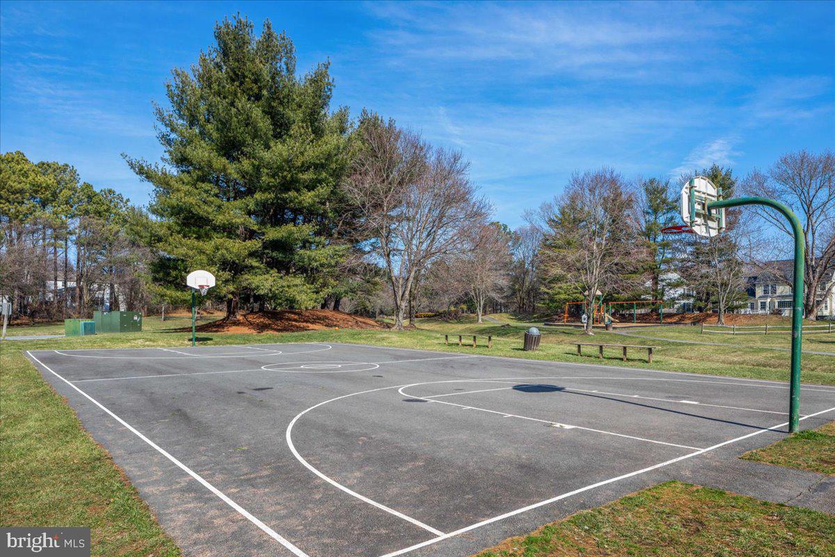 13170 AUTUMN HILL LN, HERNDON, Virginia 20171, 4 Bedrooms Bedrooms, 16 Rooms Rooms,3 BathroomsBathrooms,Residential,For sale,13170 AUTUMN HILL LN,VAFX2281426 MLS # VAFX2281426 13170 AUTUMN HILL LN, HERNDON, Virginia 20171, 4 Bedrooms Bedrooms, 16 Rooms Rooms,3 BathroomsBathrooms,Residential,For sale,13170 AUTUMN HILL LN,VAFX2281426 MLS # VAFX2281426