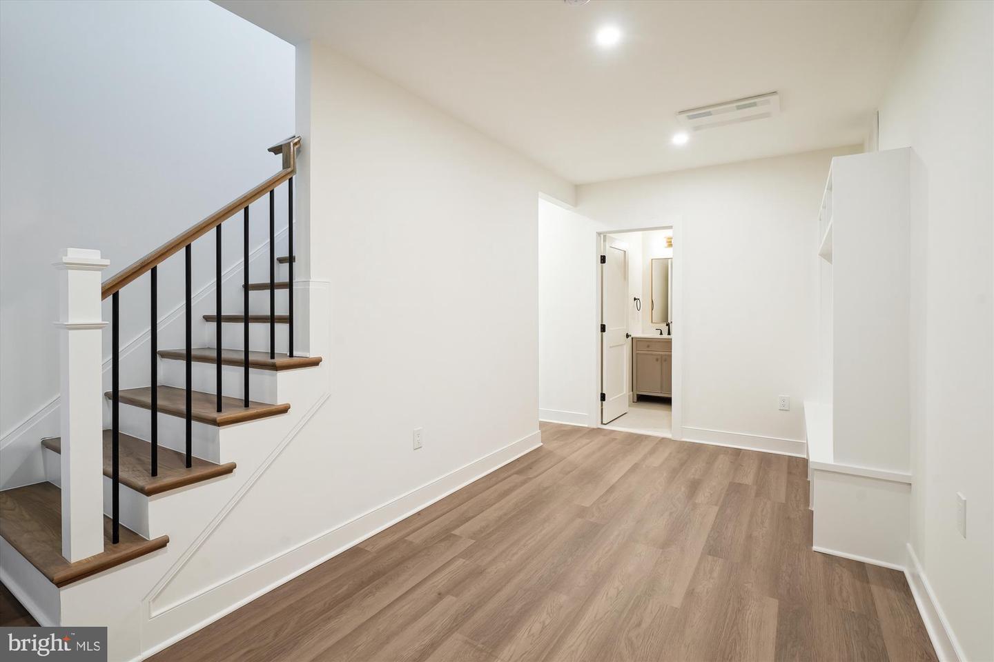 5041 25TH ST S, ARLINGTON, Virginia 22206, 4 Bedrooms Bedrooms, 7 Rooms Rooms,3 BathroomsBathrooms,Residential,For sale,5041 25TH ST S,VAAR2066502 MLS # VAAR2066502