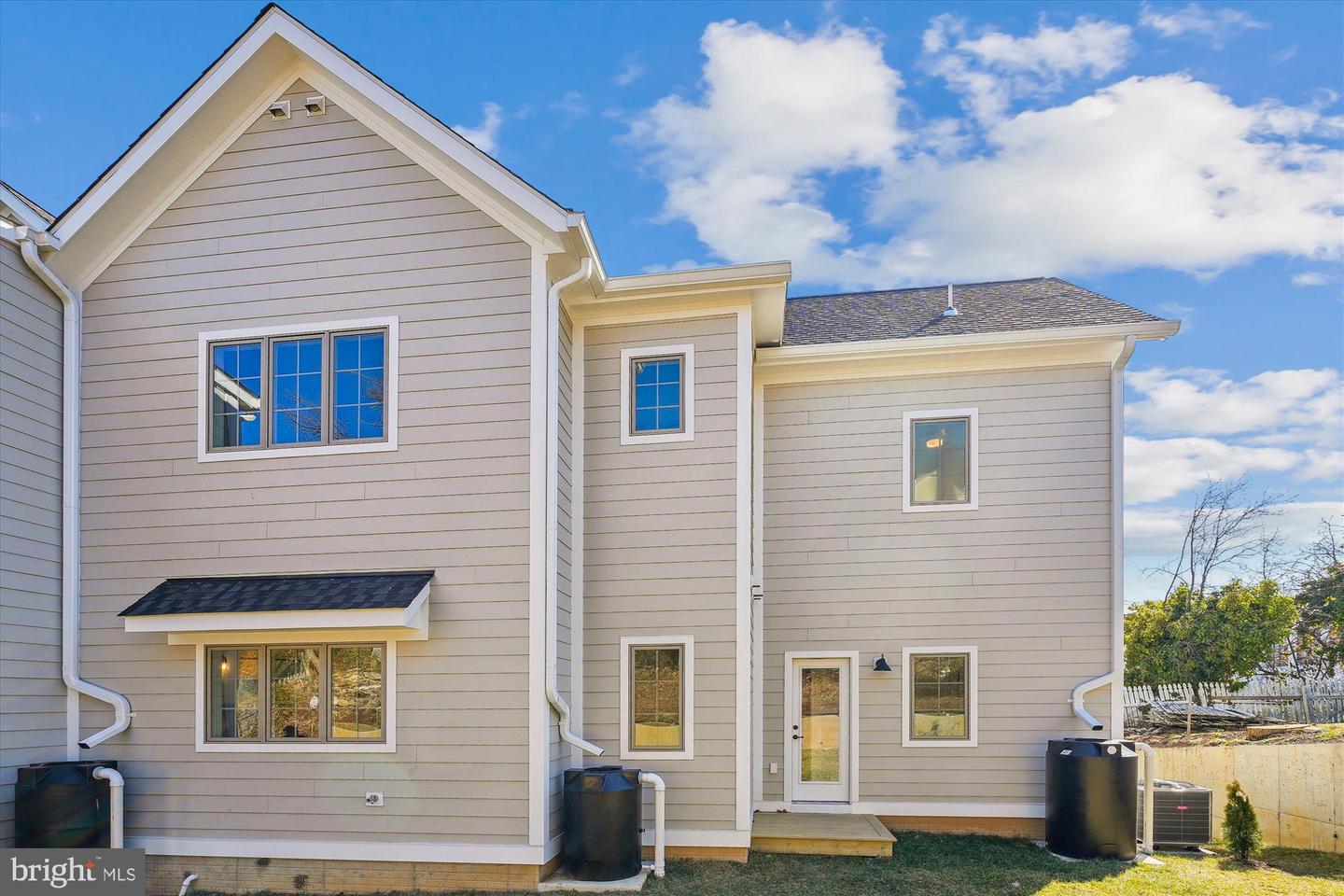 5041 25TH ST S, ARLINGTON, Virginia 22206, 4 Bedrooms Bedrooms, 7 Rooms Rooms,3 BathroomsBathrooms,Residential,For sale,5041 25TH ST S,VAAR2066502 MLS # VAAR2066502