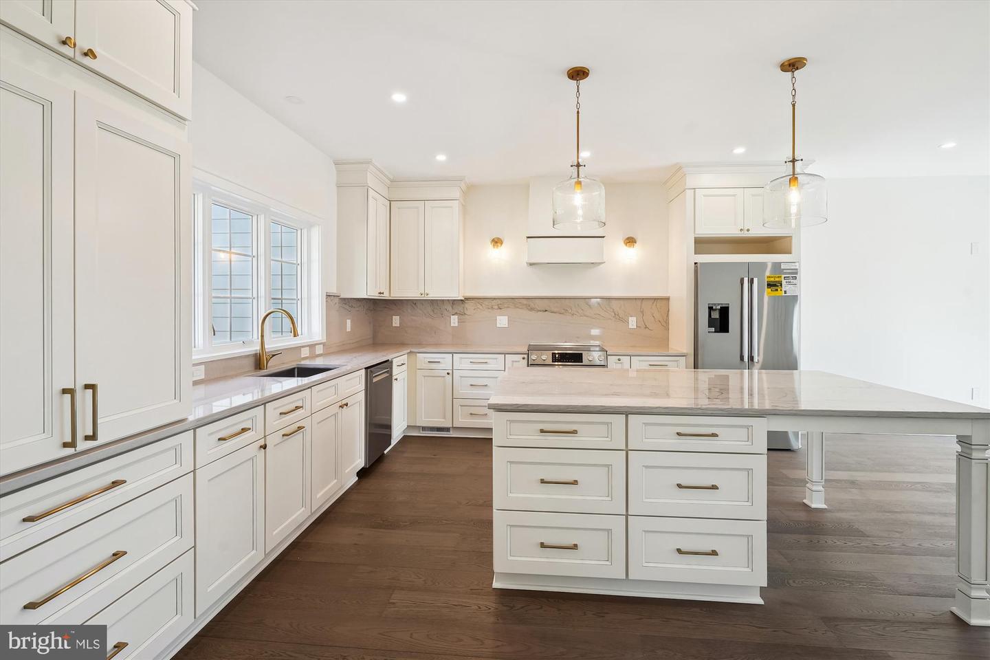 5041 25TH ST S, ARLINGTON, Virginia 22206, 4 Bedrooms Bedrooms, 7 Rooms Rooms,3 BathroomsBathrooms,Residential,For sale,5041 25TH ST S,VAAR2066502 MLS # VAAR2066502