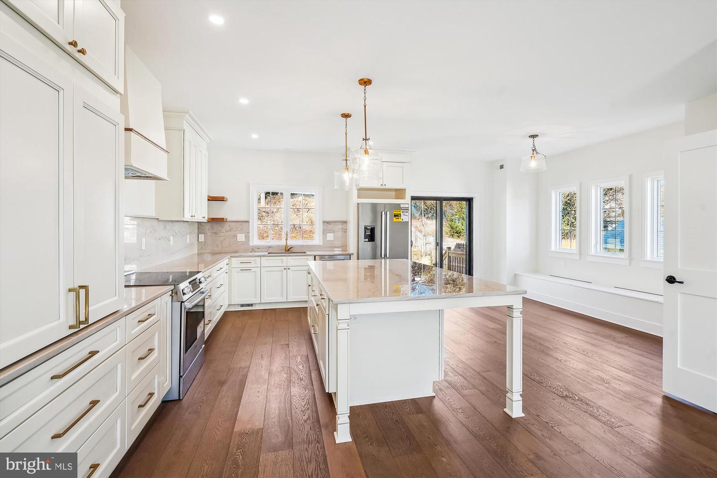 5041 25TH ST S, ARLINGTON, Virginia 22206, 4 Bedrooms Bedrooms, 7 Rooms Rooms,3 BathroomsBathrooms,Residential,For sale,5041 25TH ST S,VAAR2066502 MLS # VAAR2066502