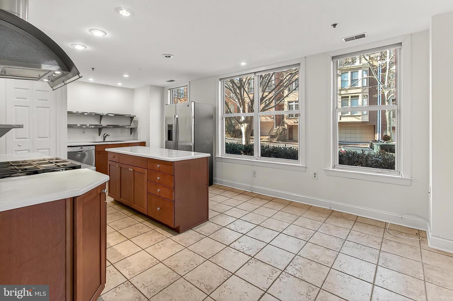 1555 N COLONIAL TER #500, ARLINGTON, Virginia 22209, 2 Bedrooms Bedrooms, ,2 BathroomsBathrooms,Residential,For sale,1555 N COLONIAL TER #500,VAAR2066514 MLS # VAAR2066514