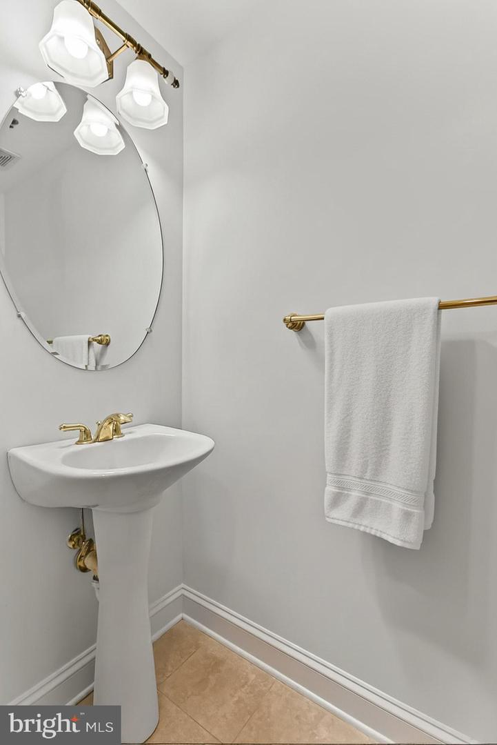 1555 N COLONIAL TER #500, ARLINGTON, Virginia 22209, 2 Bedrooms Bedrooms, ,2 BathroomsBathrooms,Residential,For sale,1555 N COLONIAL TER #500,VAAR2066514 MLS # VAAR2066514