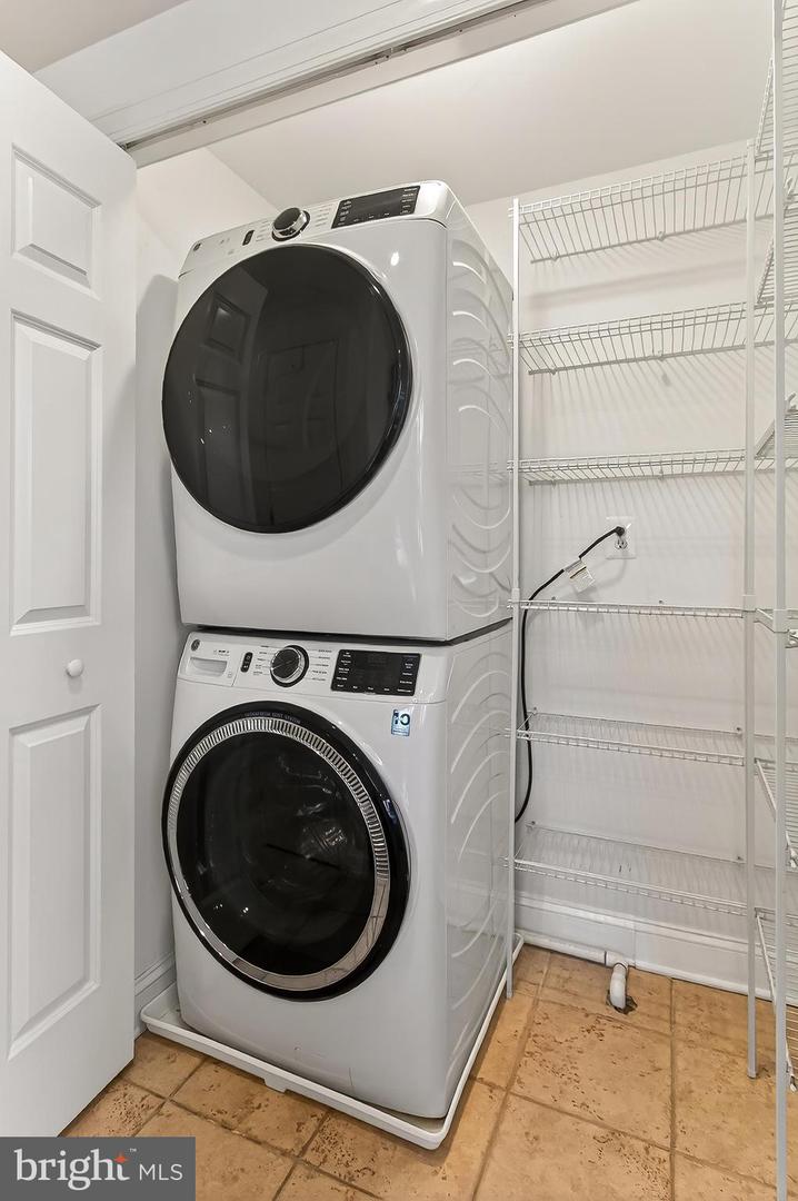 1555 N COLONIAL TER #500, ARLINGTON, Virginia 22209, 2 Bedrooms Bedrooms, ,2 BathroomsBathrooms,Residential,For sale,1555 N COLONIAL TER #500,VAAR2066514 MLS # VAAR2066514