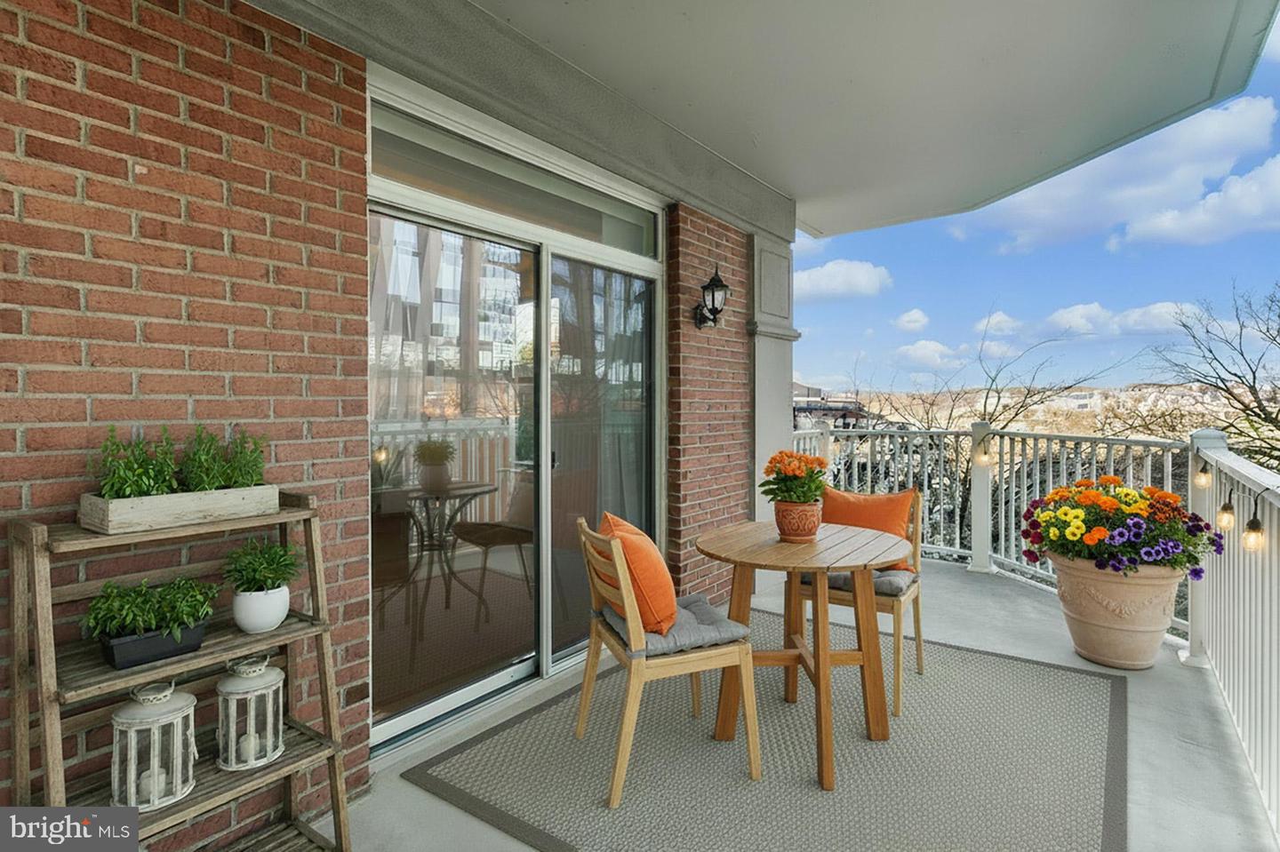 1555 N COLONIAL TER #500, ARLINGTON, Virginia 22209, 2 Bedrooms Bedrooms, ,2 BathroomsBathrooms,Residential,For sale,1555 N COLONIAL TER #500,VAAR2066514 MLS # VAAR2066514