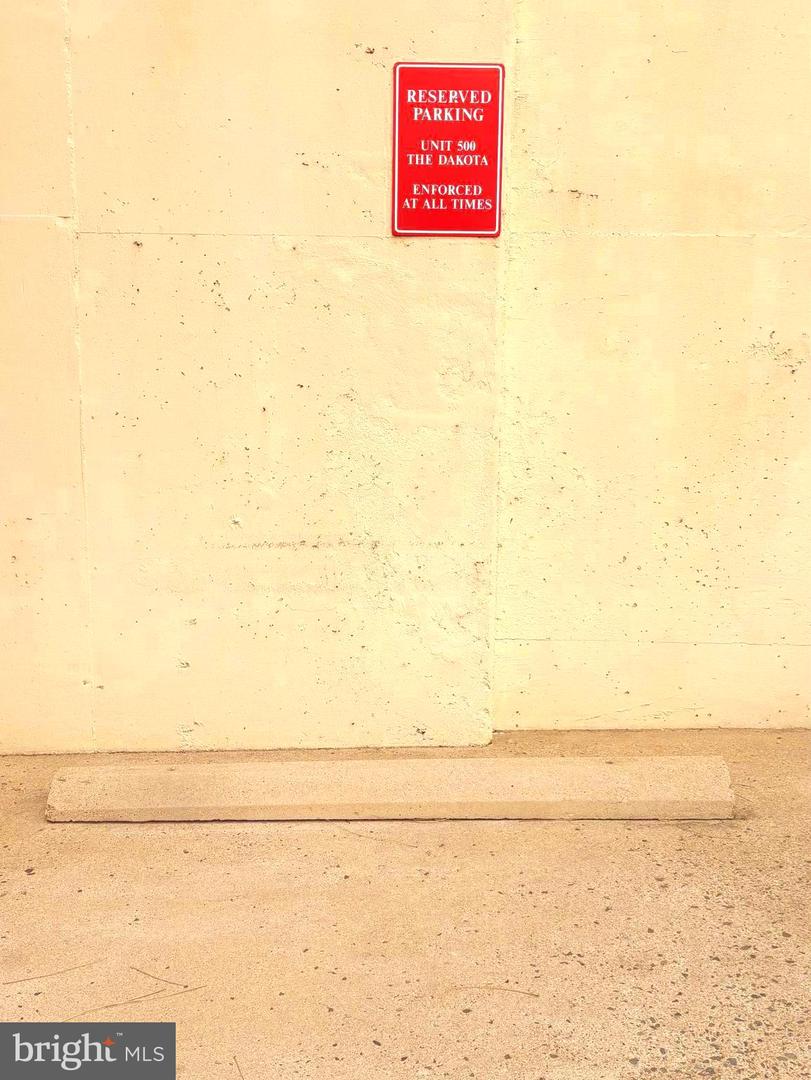 1555 N COLONIAL TER #500, ARLINGTON, Virginia 22209, 2 Bedrooms Bedrooms, ,2 BathroomsBathrooms,Residential,For sale,1555 N COLONIAL TER #500,VAAR2066514 MLS # VAAR2066514