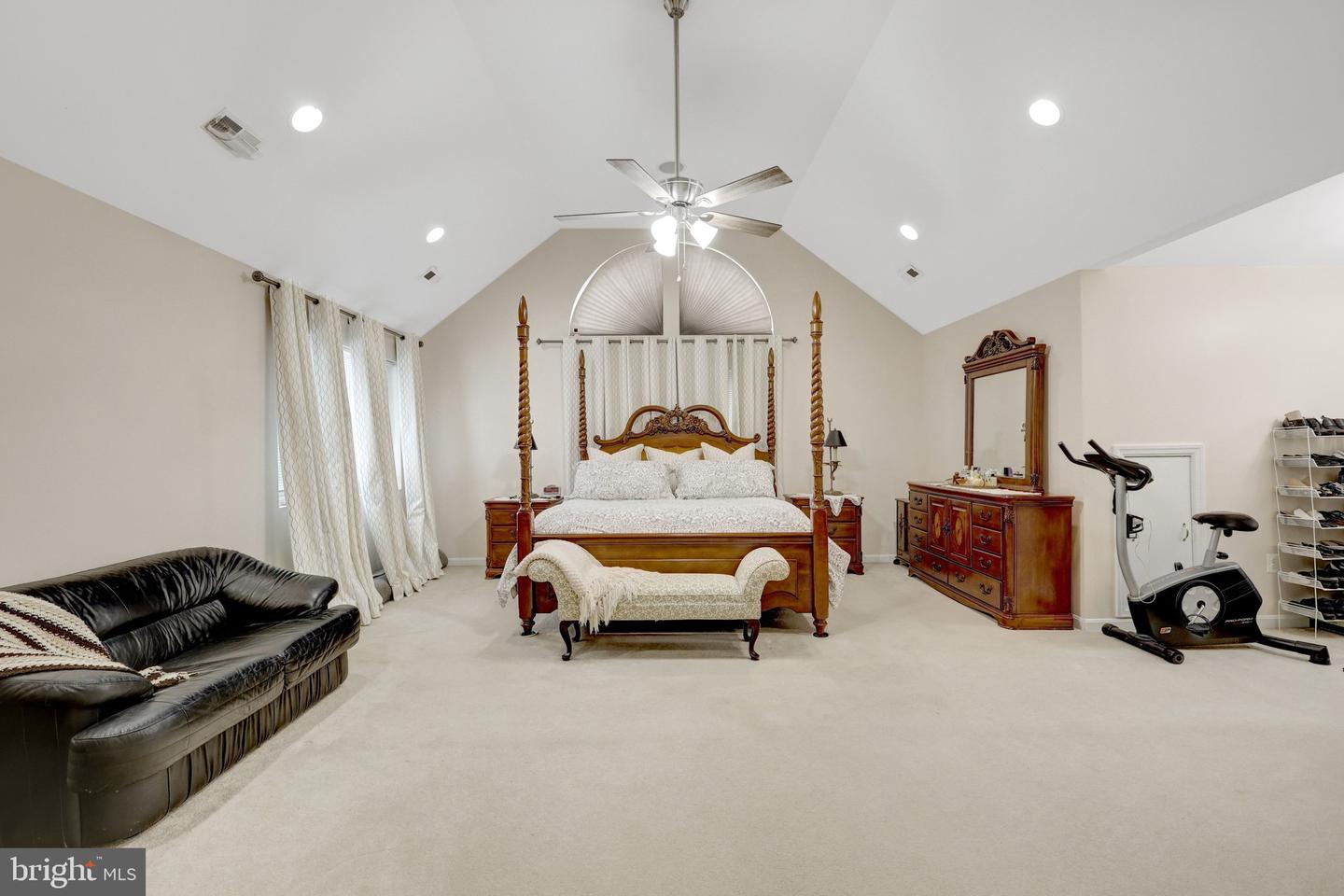 226 TALAHI RD SE, VIENNA, Virginia 22180, 6 Bedrooms Bedrooms, ,4 BathroomsBathrooms,Residential,For sale,226 TALAHI RD SE,VAFX2282420 MLS # VAFX2282420