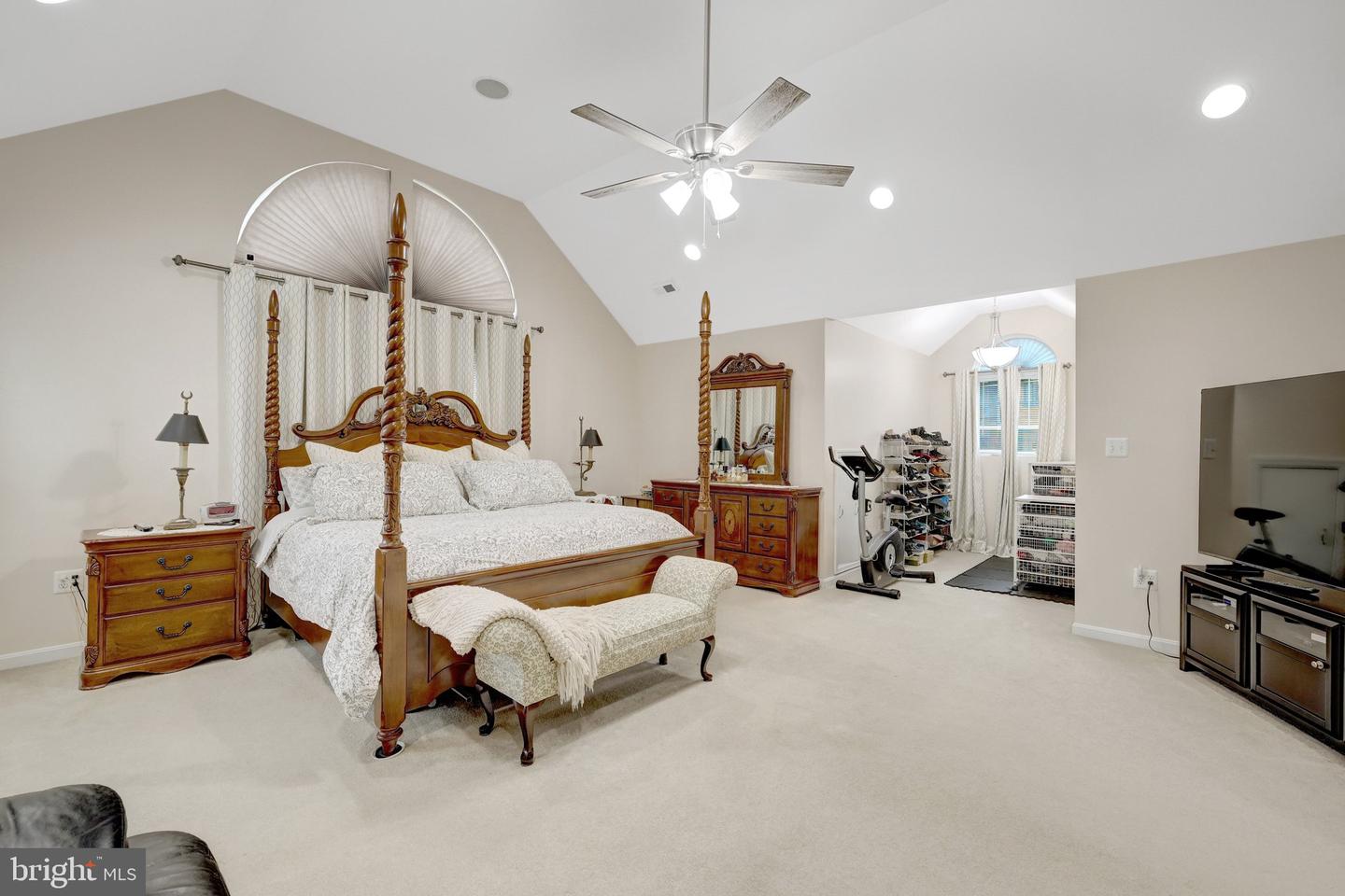 226 TALAHI RD SE, VIENNA, Virginia 22180, 6 Bedrooms Bedrooms, ,4 BathroomsBathrooms,Residential,For sale,226 TALAHI RD SE,VAFX2282420 MLS # VAFX2282420