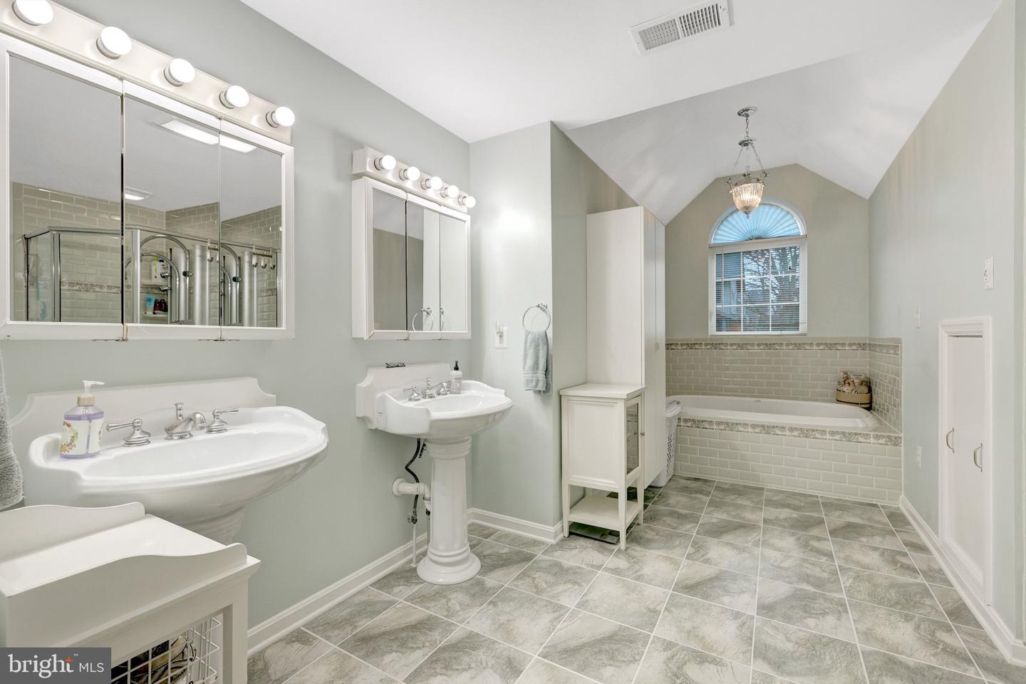 226 TALAHI RD SE, VIENNA, Virginia 22180, 6 Bedrooms Bedrooms, ,4 BathroomsBathrooms,Residential,For sale,226 TALAHI RD SE,VAFX2282420 MLS # VAFX2282420