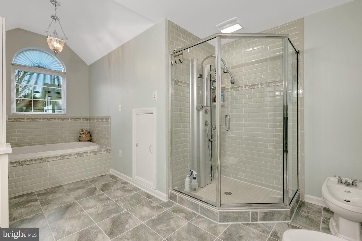 226 TALAHI RD SE, VIENNA, Virginia 22180, 6 Bedrooms Bedrooms, ,4 BathroomsBathrooms,Residential,For sale,226 TALAHI RD SE,VAFX2282420 MLS # VAFX2282420