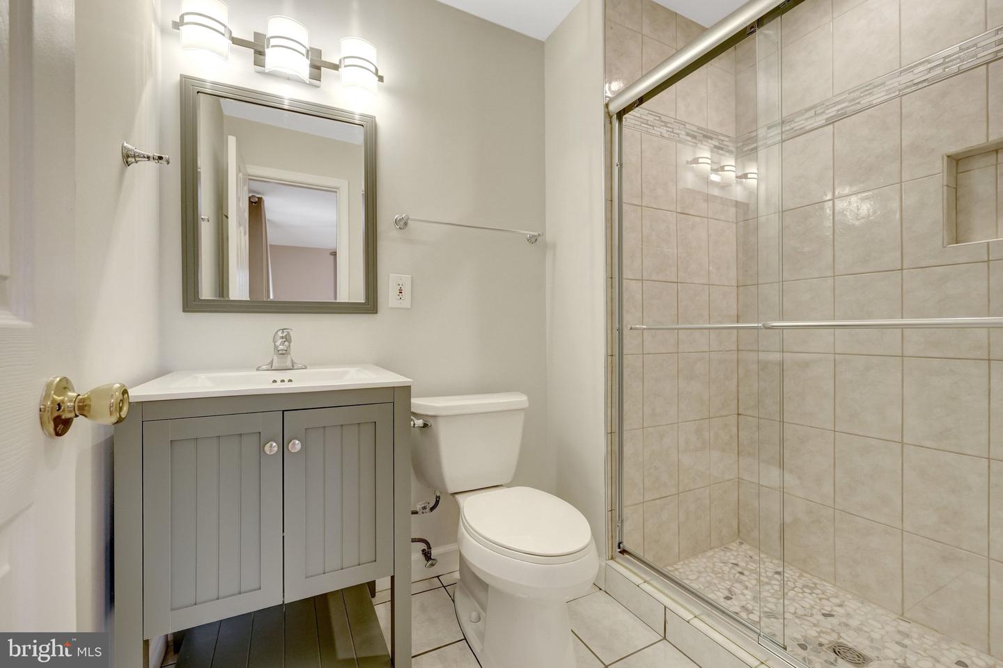 226 TALAHI RD SE, VIENNA, Virginia 22180, 6 Bedrooms Bedrooms, ,4 BathroomsBathrooms,Residential,For sale,226 TALAHI RD SE,VAFX2282420 MLS # VAFX2282420